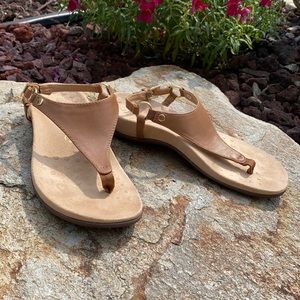 Super comfy tan Vionic sandals!